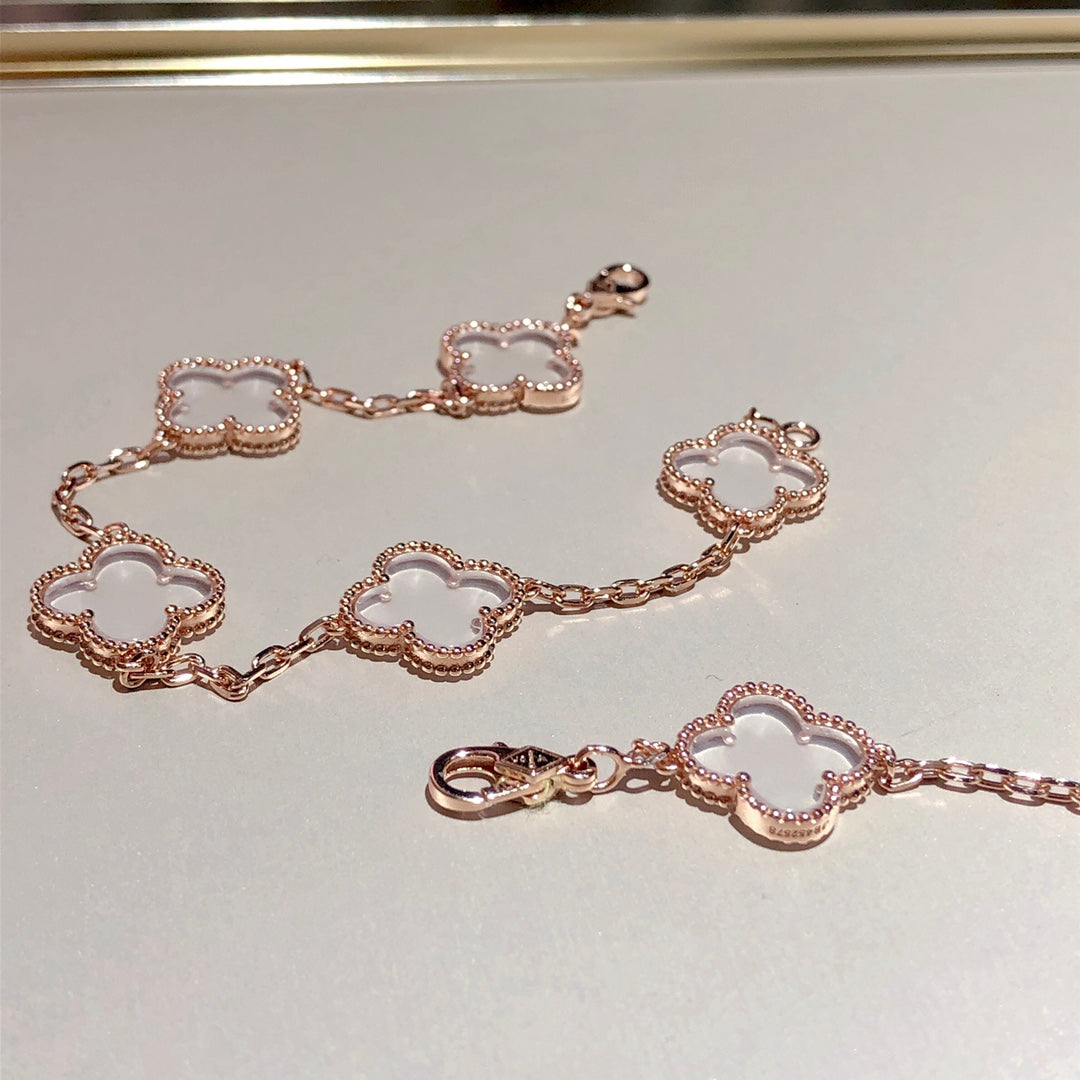 [Angela Jewellery] Armband mit Kleeblatt-Motiv und Bergkristall in Roségold