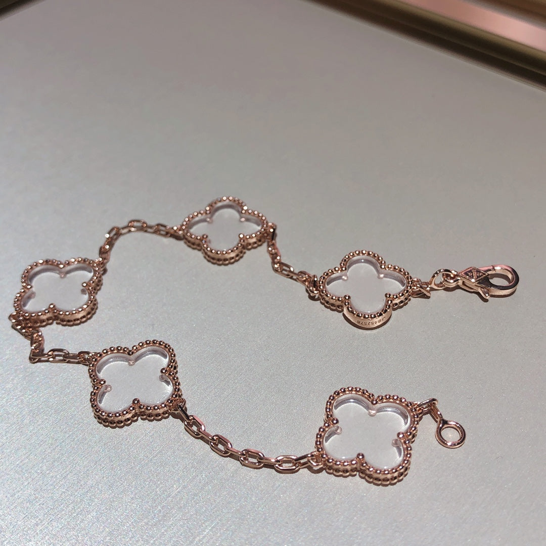 [Angela Jewellery] Armband mit Kleeblatt-Motiv und Bergkristall in Roségold