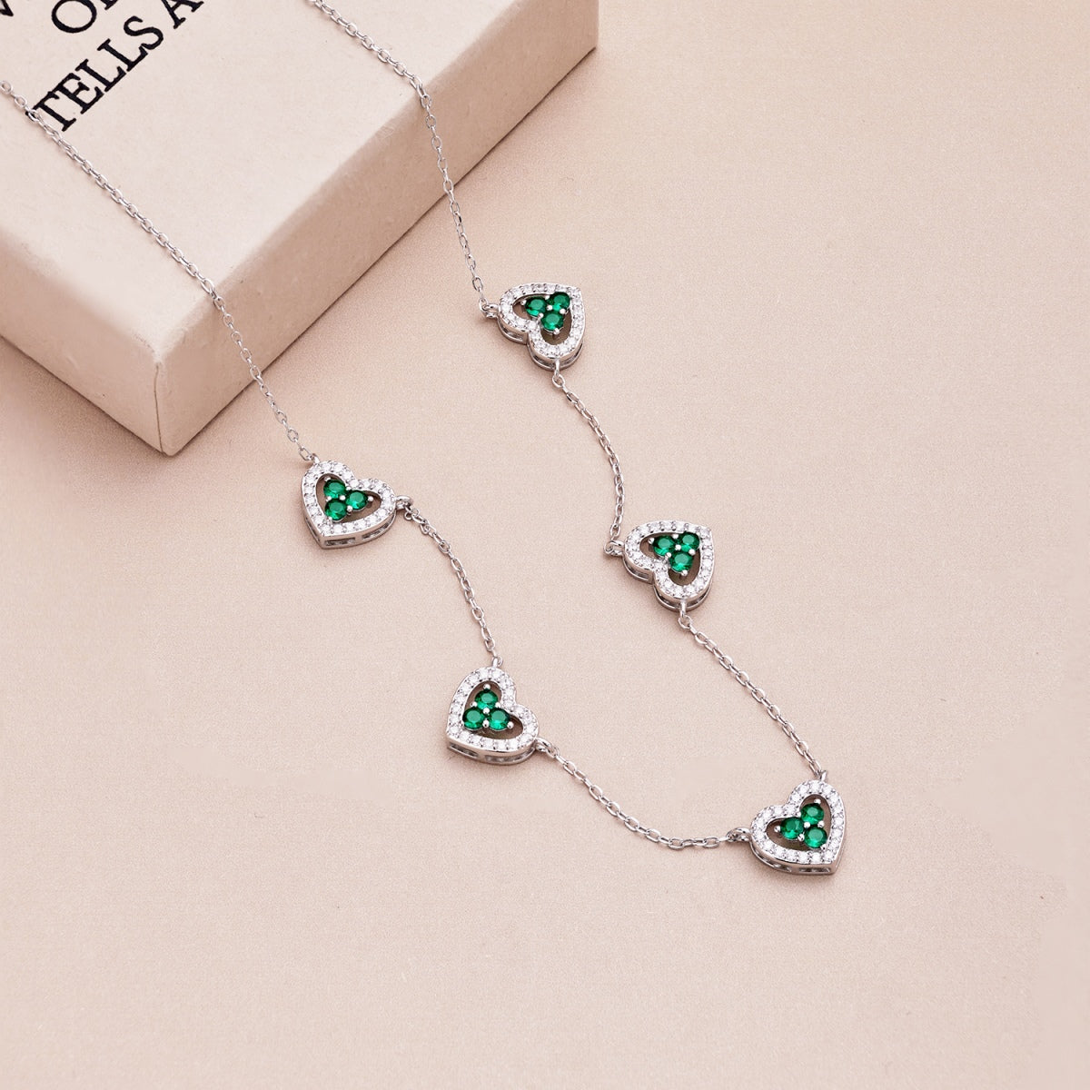 Angela Jewelry]Funkelnde Halskette mit fünf Herzen