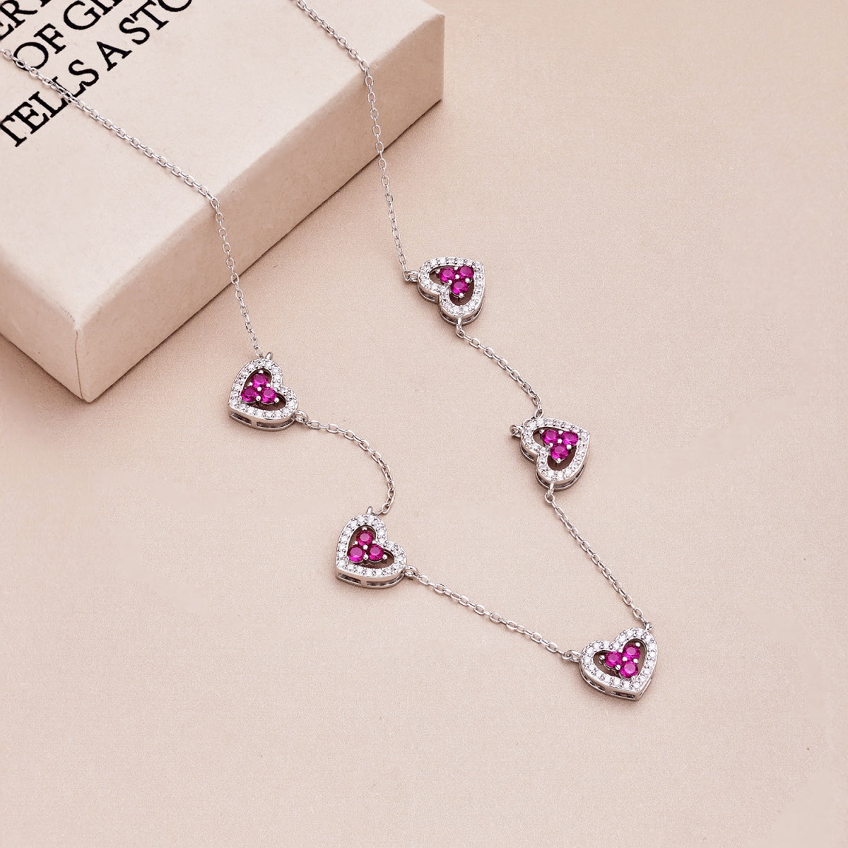 Angela Jewelry]Funkelnde Halskette mit fünf Herzen