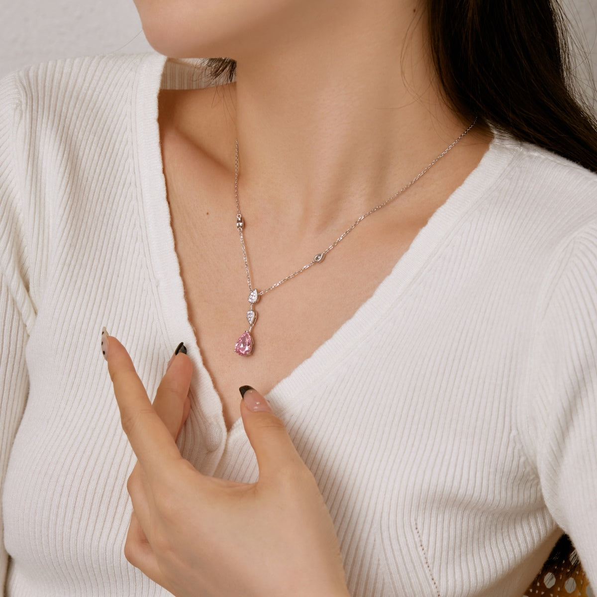 Angela Jewelry]Schillernde Halskette im Birnenschliff