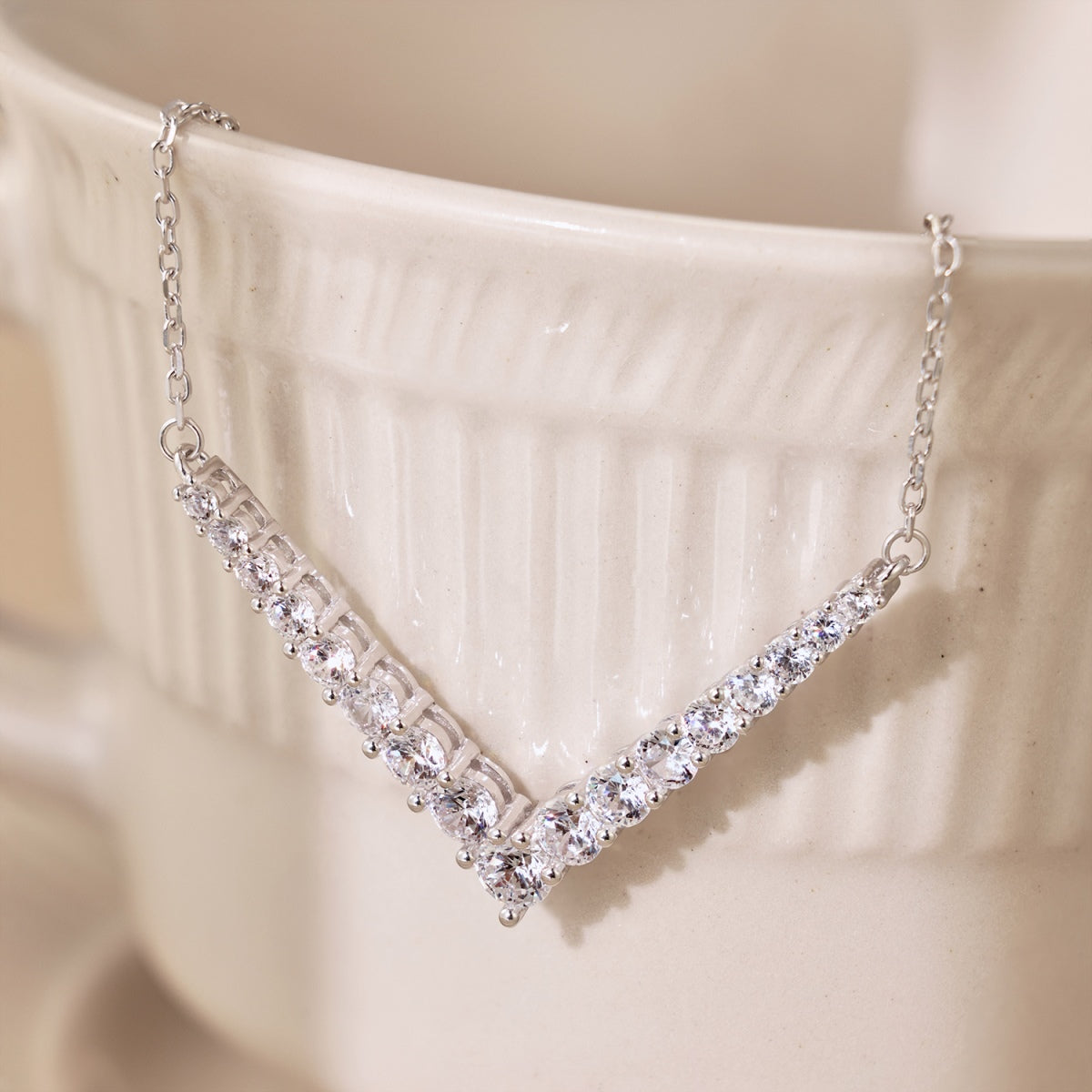Angela Jewelry]Verzierte Halskette mit rundem Schliff