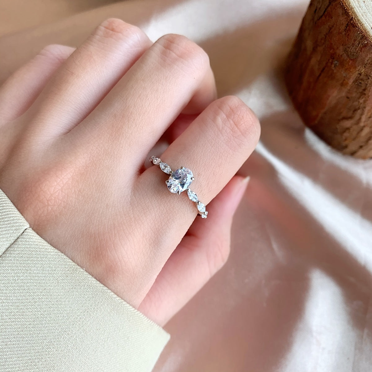 Angela Jewelry]0,75 Karat luxuriöser, lebendiger, länglicher Kissenschliff-Tagesring