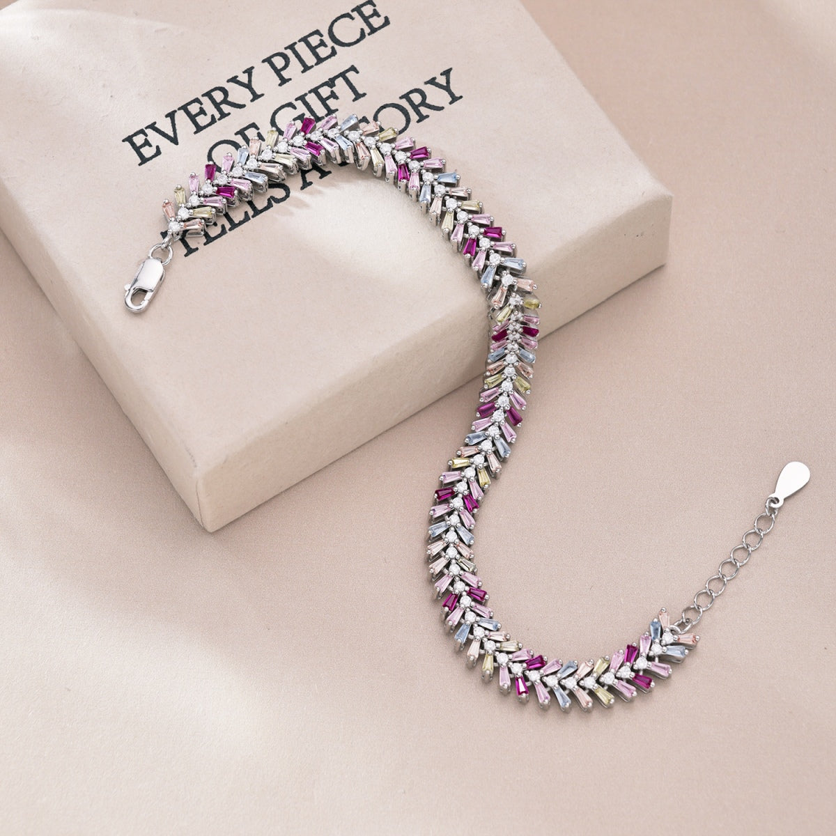 Angela Jewelry]Zierliches Armband im strahlenden Smaragdschliff für den Alltag
