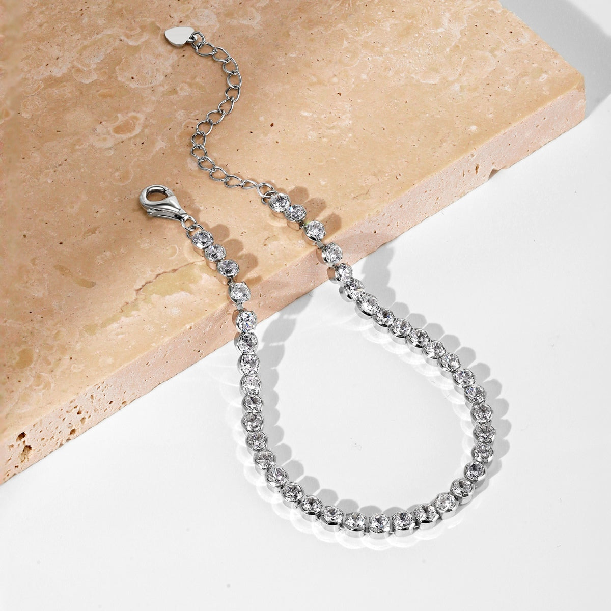 Angela Jewelry]Verziertes, funkelndes Armband im Rundschliff für den Alltag