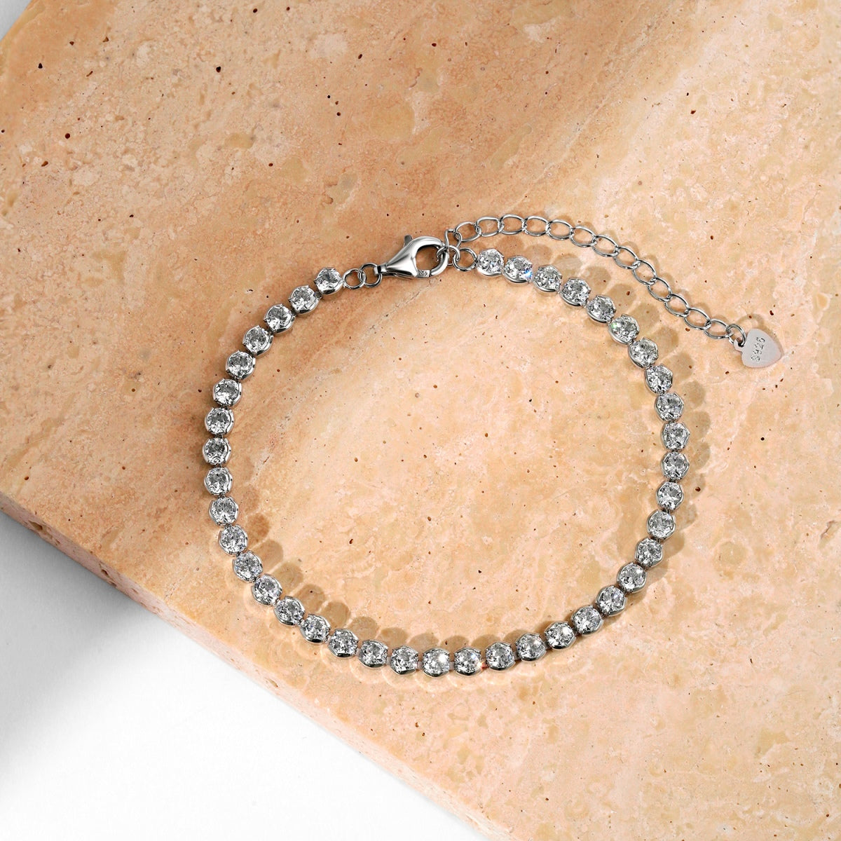 Angela Jewelry]Verziertes, funkelndes Armband im Rundschliff für den Alltag