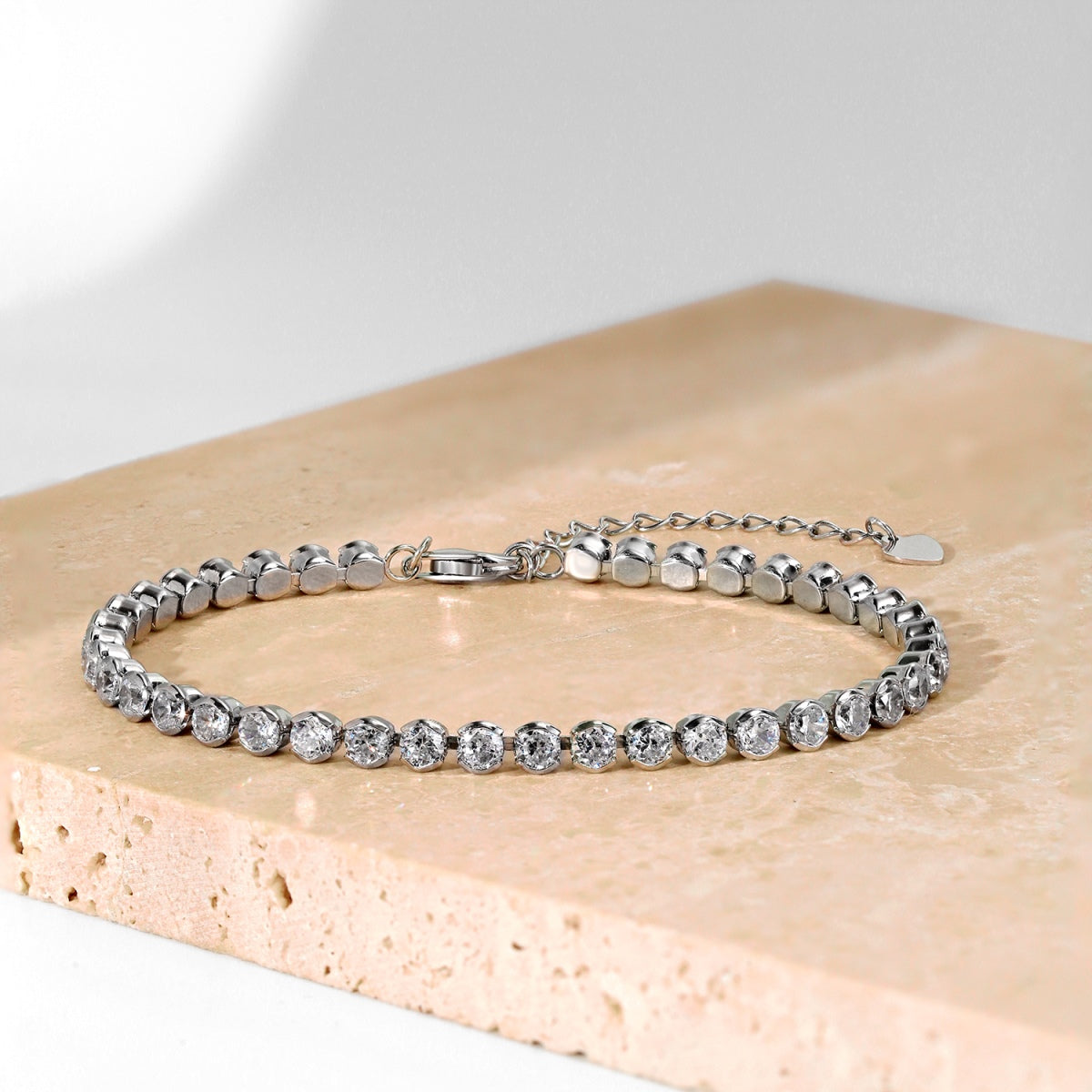 Angela Jewelry]Verziertes, funkelndes Armband im Rundschliff für den Alltag
