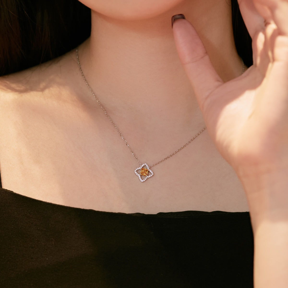 Angela Jewelry]Exquisite Halskette in Blumenform mit Prinzessschliff