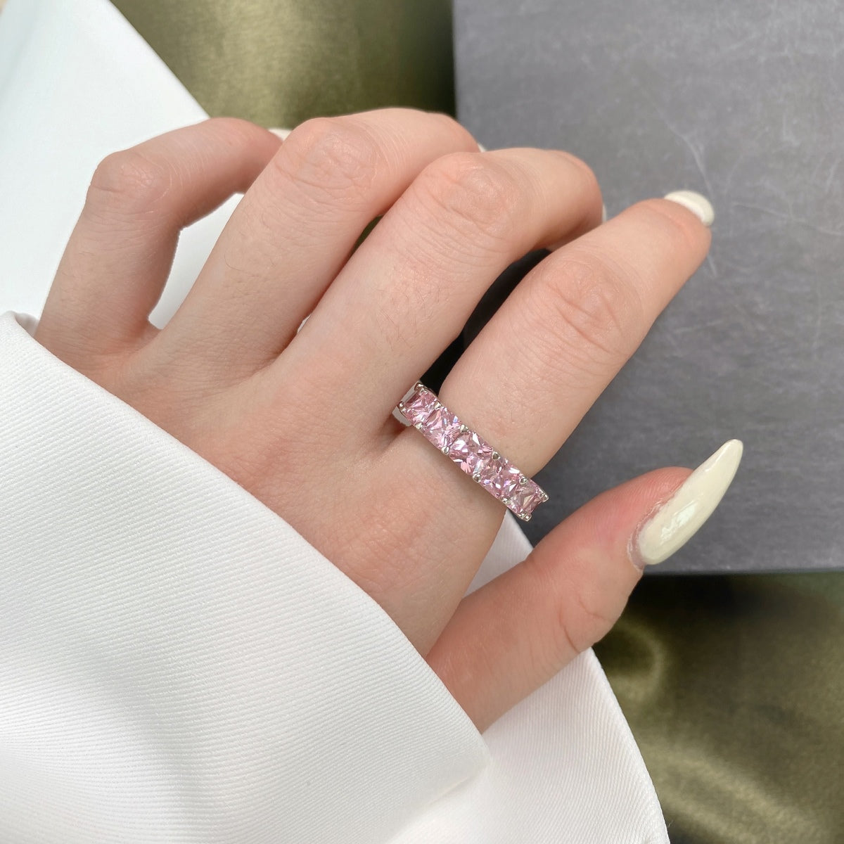 Angela Jewelry]Eleganter Tennisring im Prinzessschliff