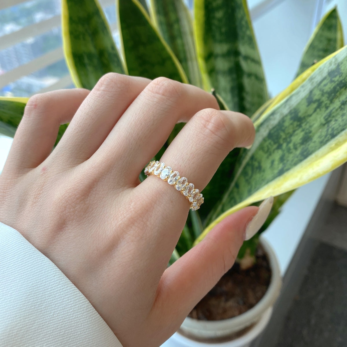 Angela Jewelry]Verzierter Tennisring im Ovalschliff