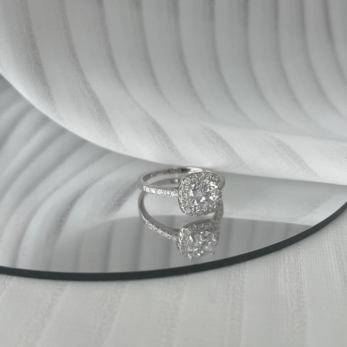 Angela Jewelry]Schillernder, strahlender Ehering im Rundschliff