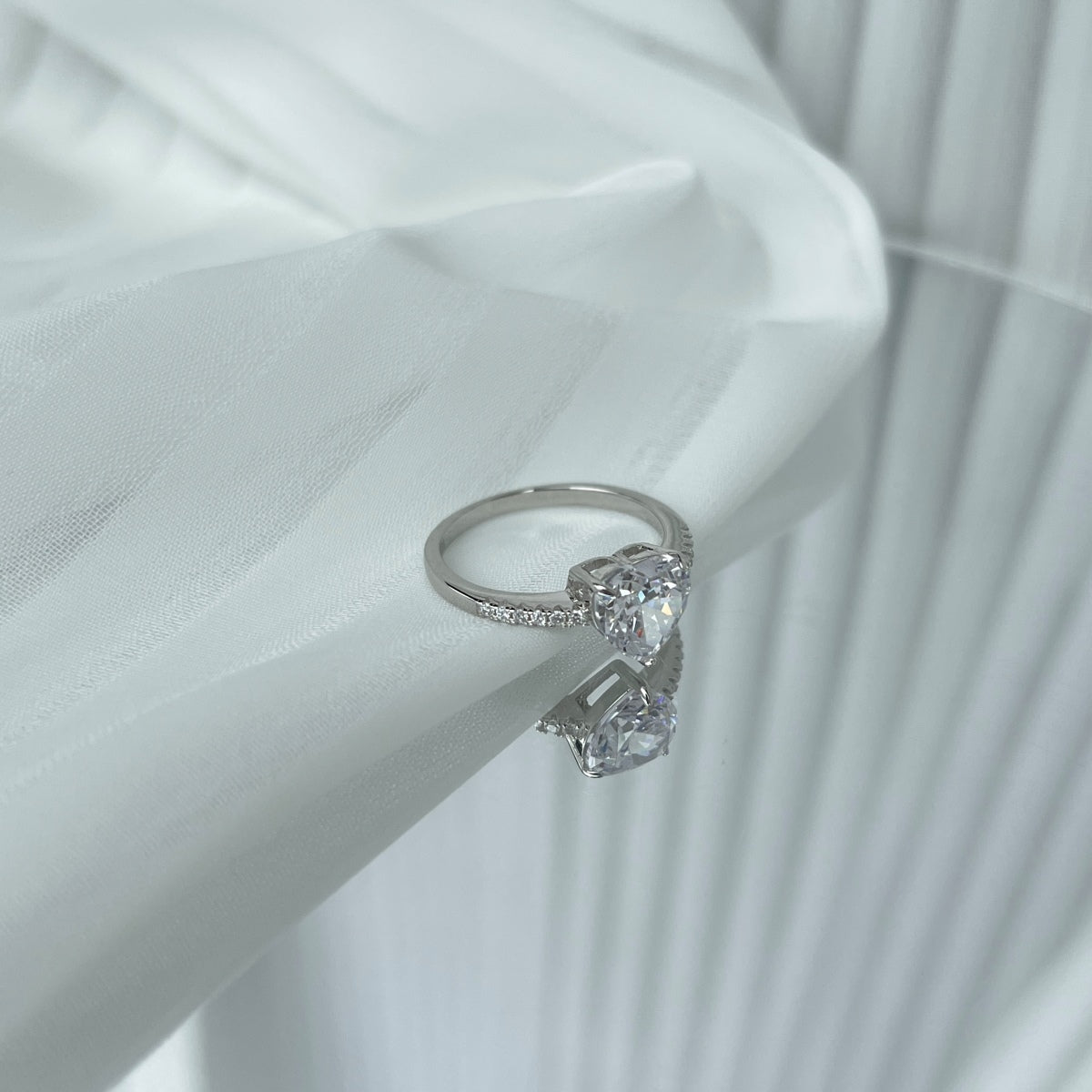 Angela Jewelry]2,0 Karat schillernder, glänzender Herzschliff-Liebhaberring