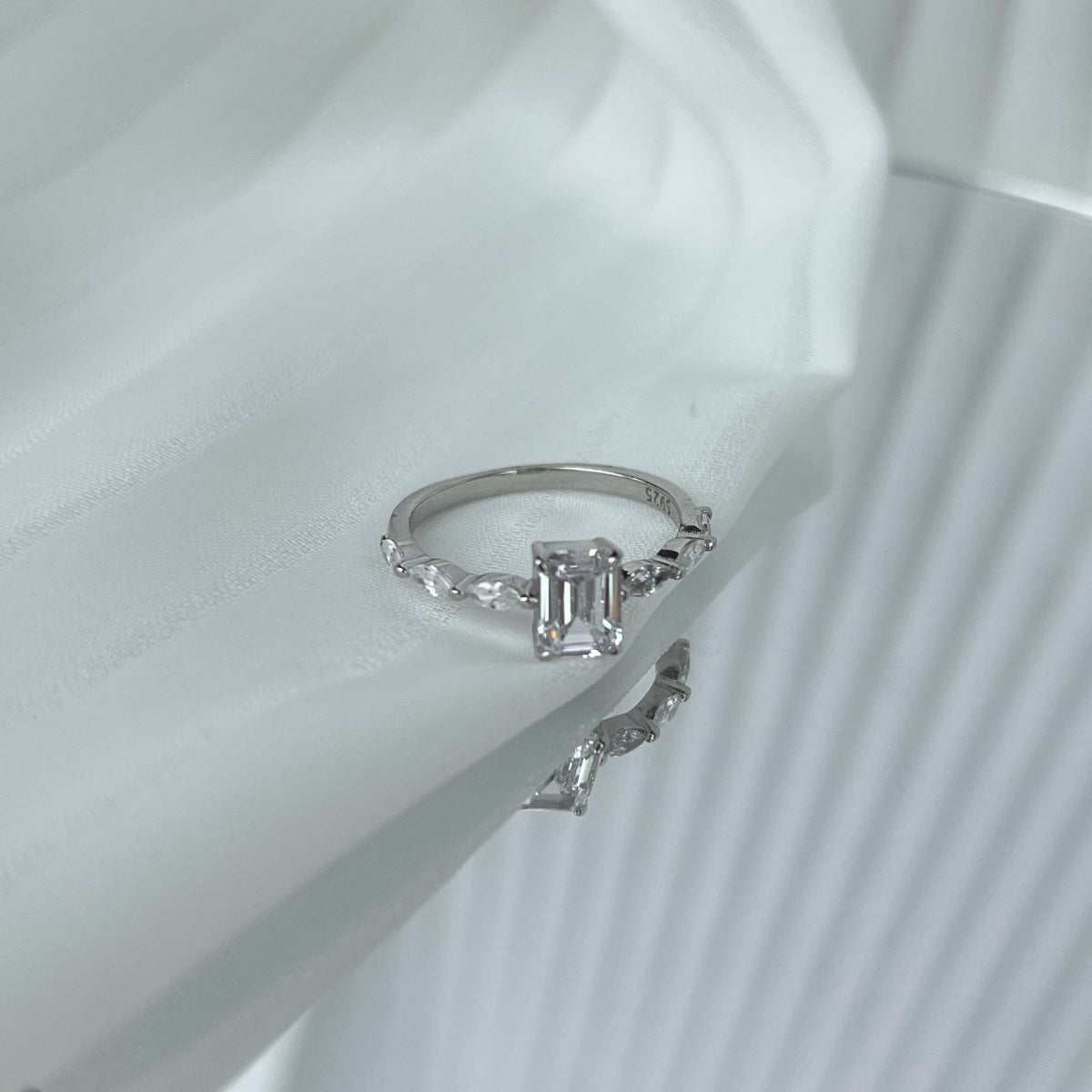 Angela Jewelry]1,0 Karat zierlicher strahlender Radiant Cut Alltagsring