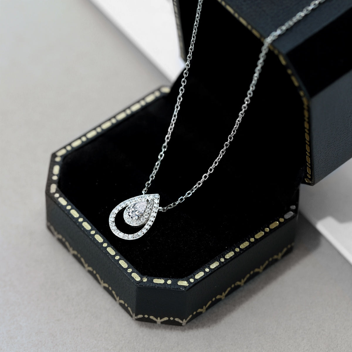 Angela Jewelry]Funkelnde Halskette im Birnenschliff