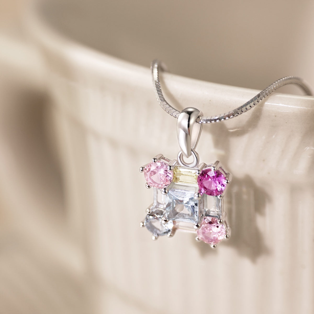 Angela Jewelry]Wunderschöne mehrfarbige Halskette