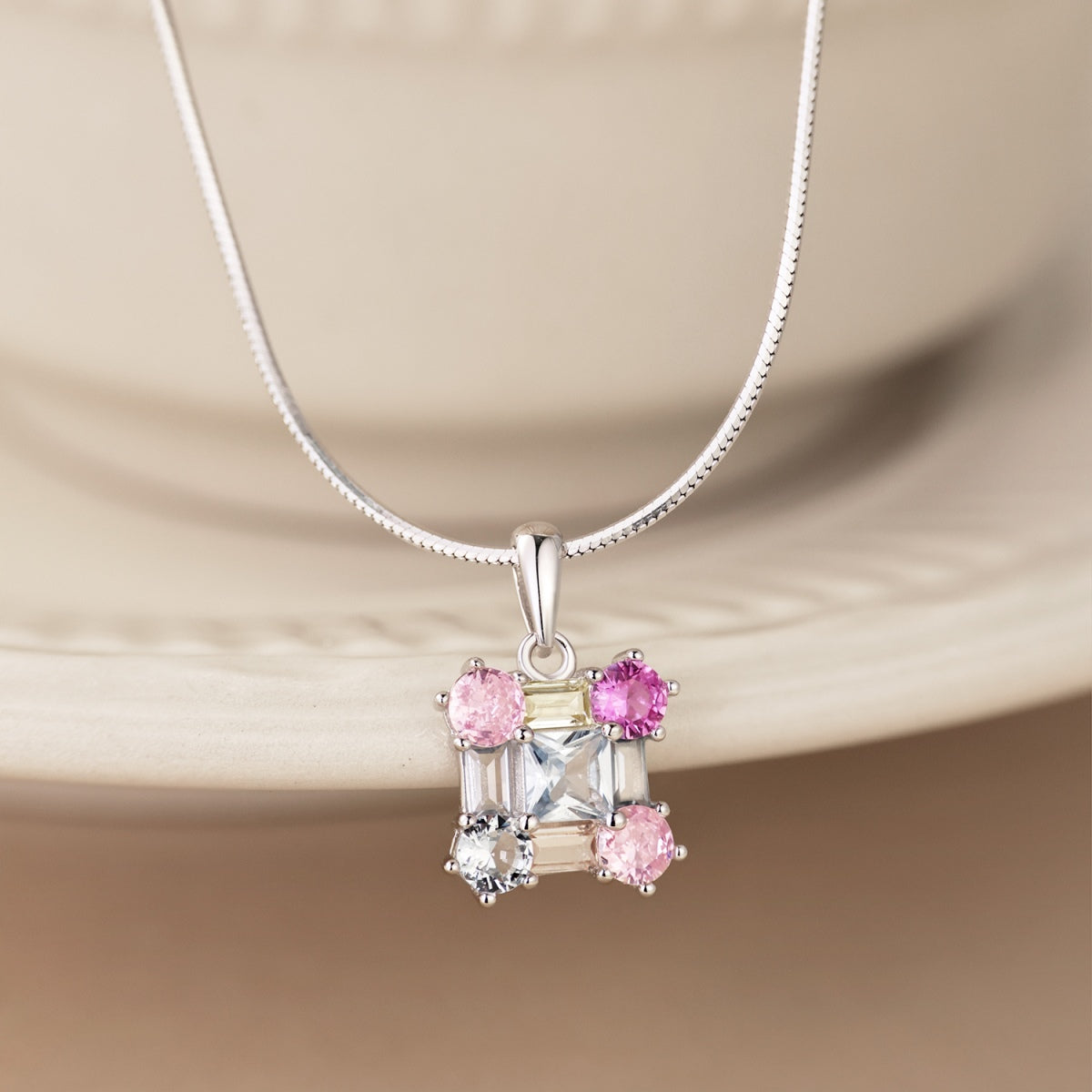 Angela Jewelry]Wunderschöne mehrfarbige Halskette