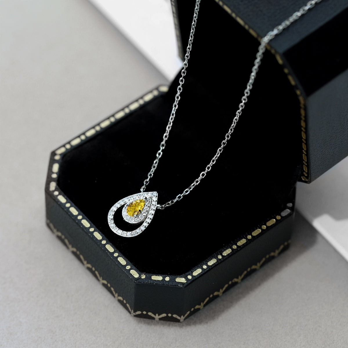 Angela Jewelry]Funkelnde Halskette im Birnenschliff