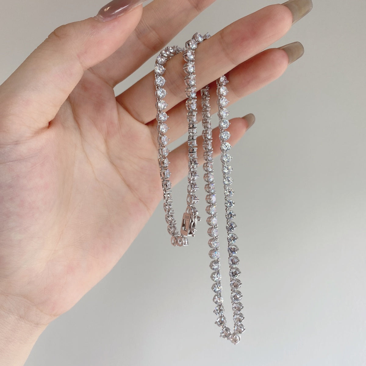 Angela Jewelry]Verzierte Tenniskette mit Herzschliff