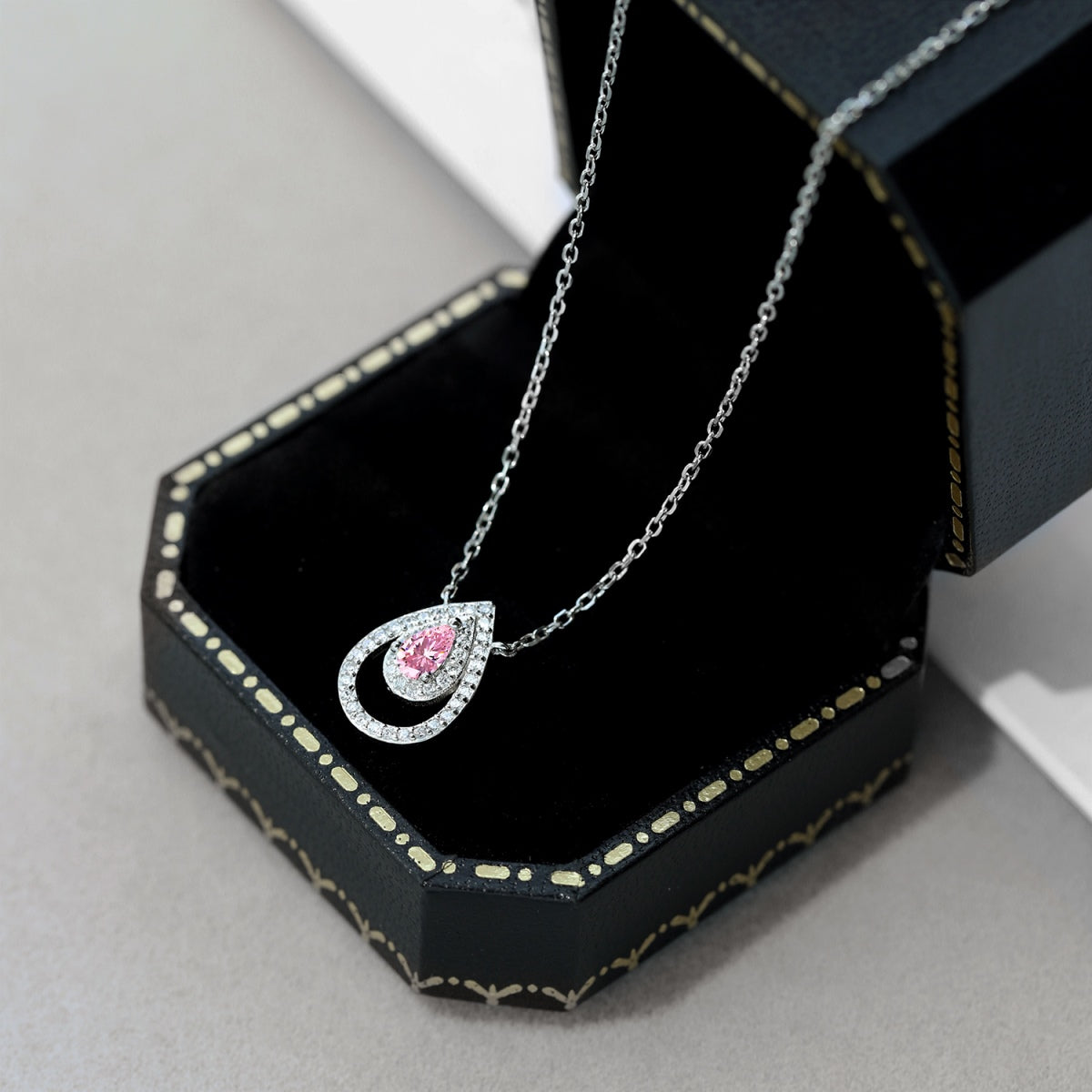 Angela Jewelry]Funkelnde Halskette im Birnenschliff