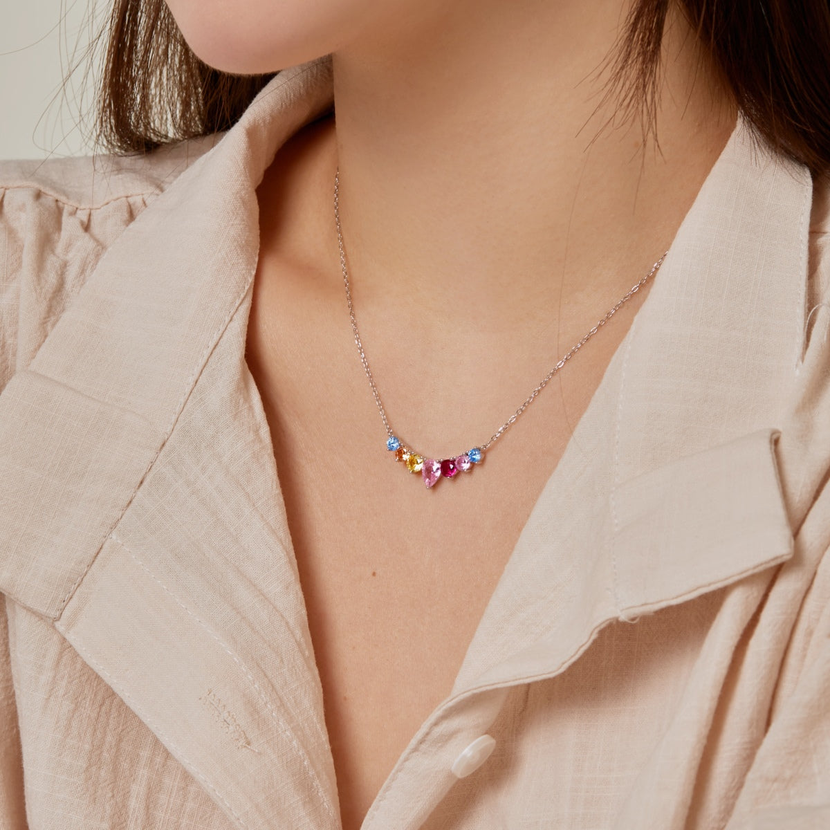 Angela Jewelry]Zierliche bunte Herzkette