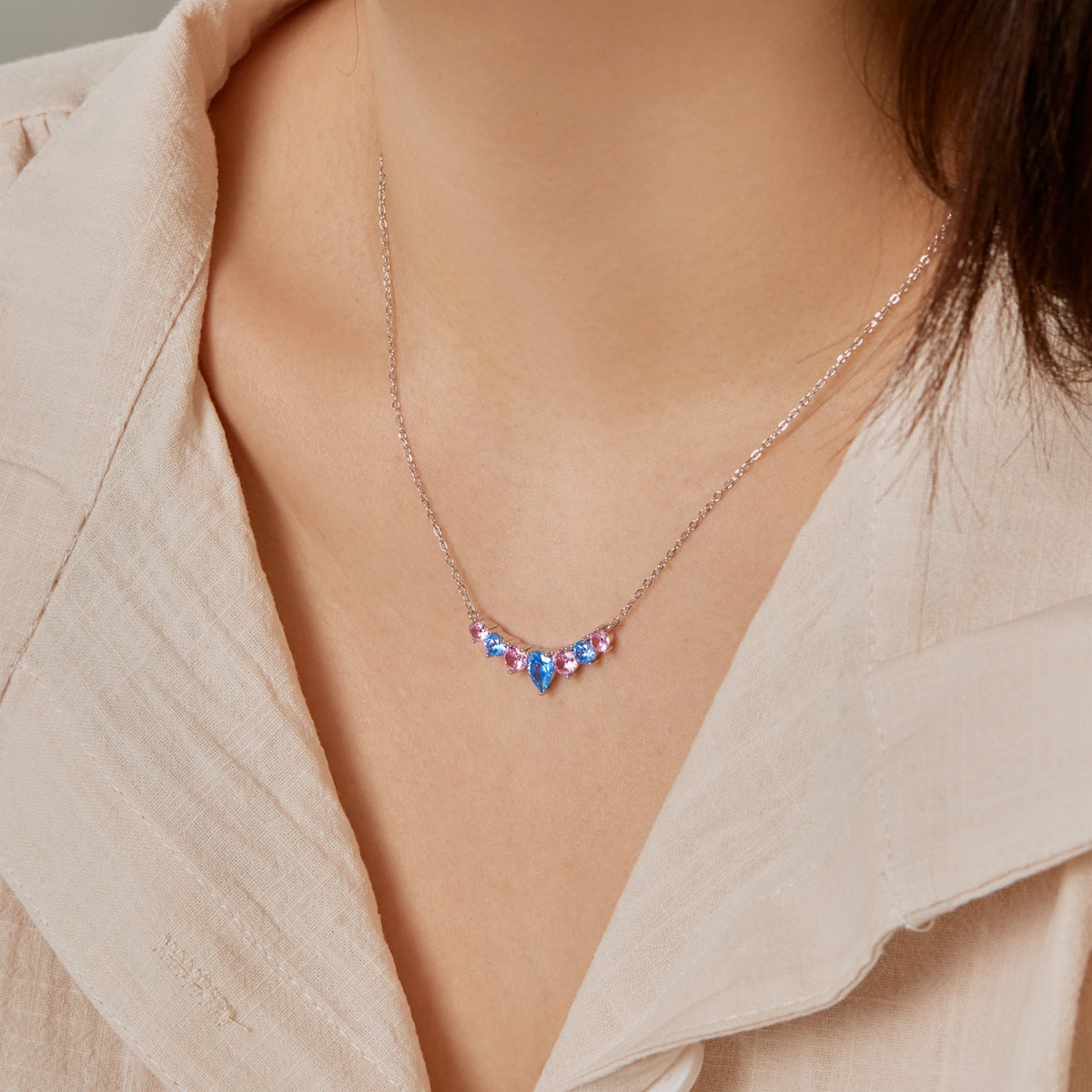 Angela Jewelry]Zierliche bunte Herzkette