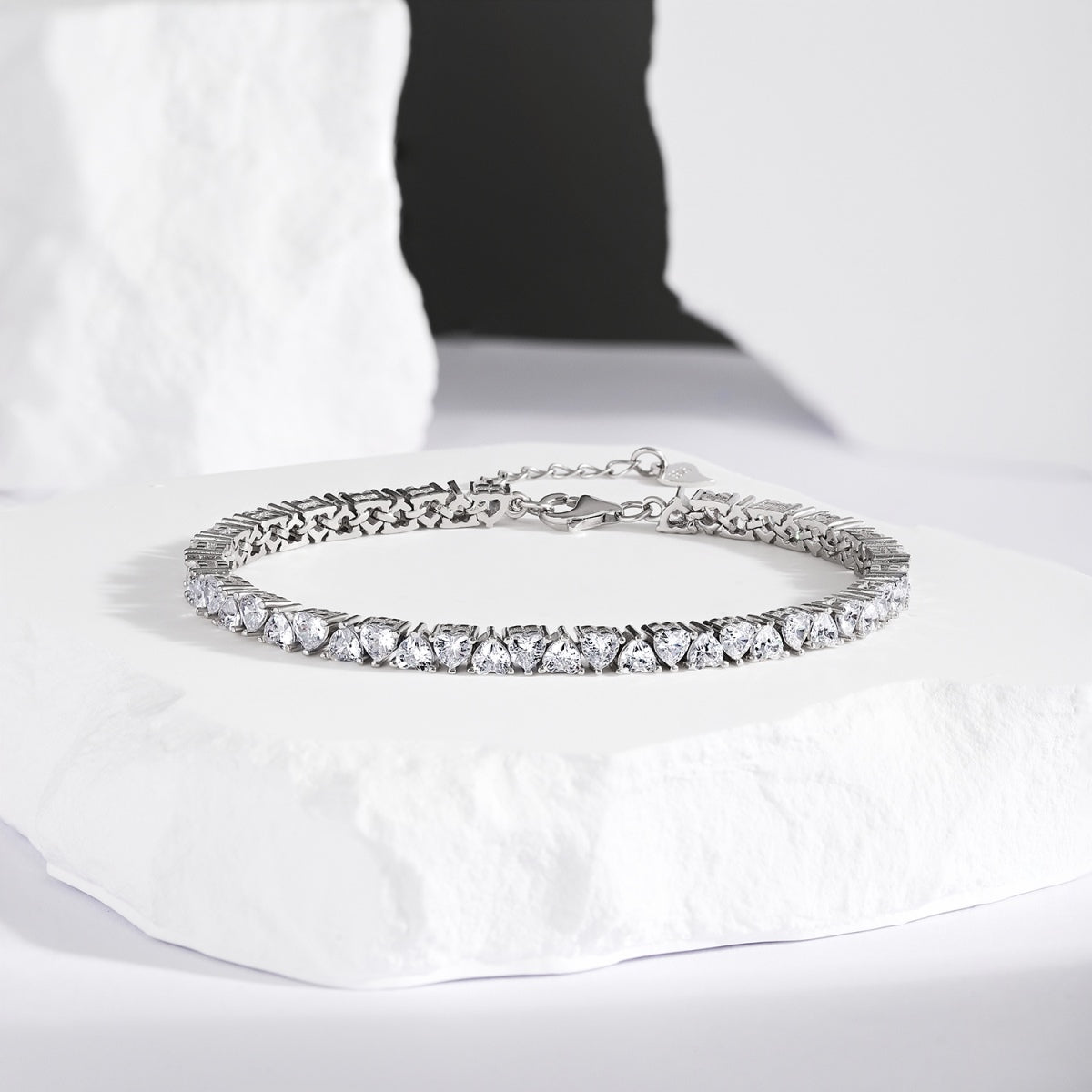 Angela Jewelry]Dazzling Romantic Heart Shape Lover Bracelet