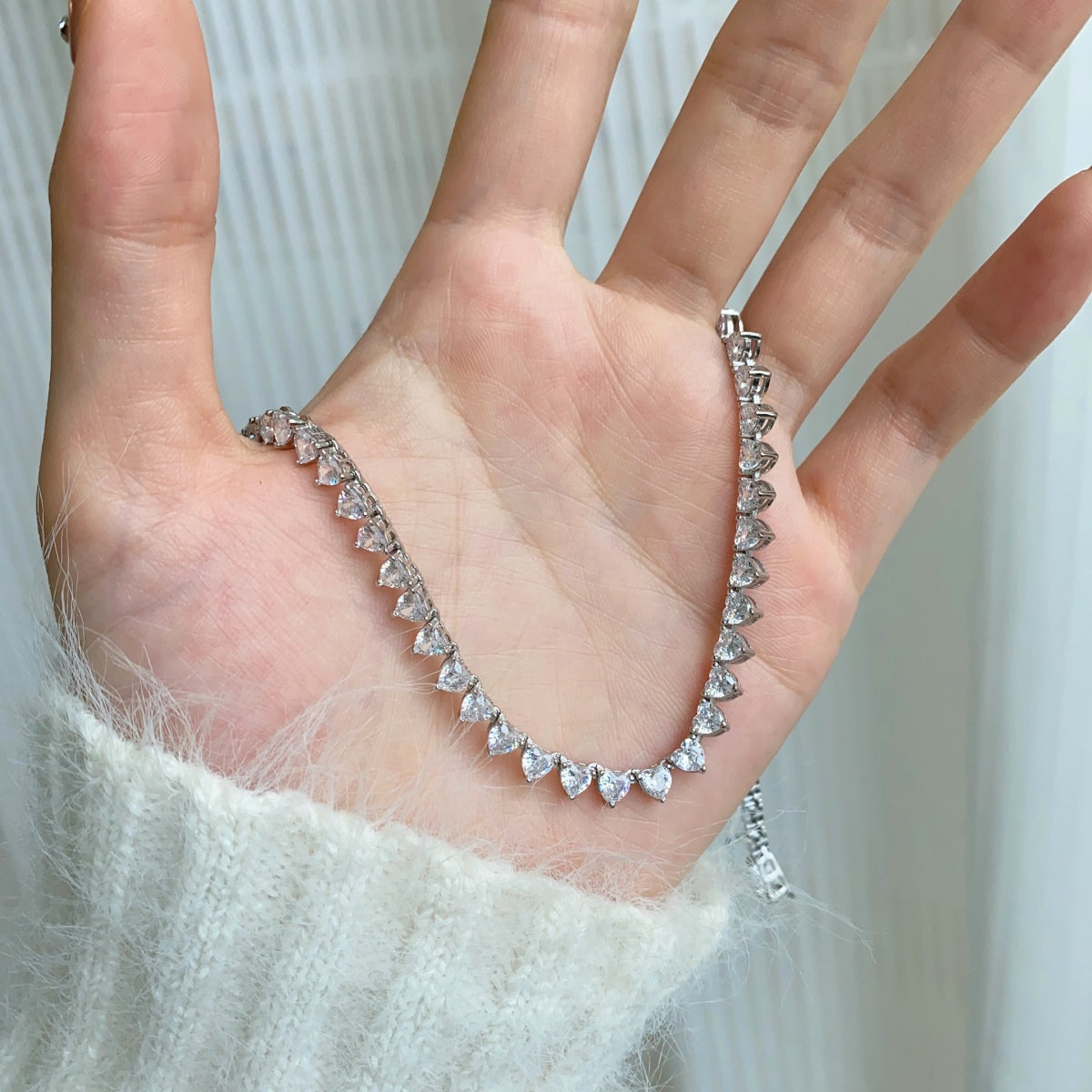 Angela Jewelry]Verzierte Tenniskette mit Herzschliff