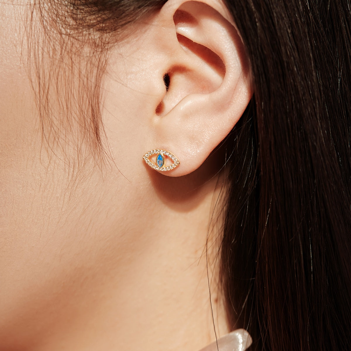 Angela Jewelry] Blaue Teufelsaugen Hohlohrstecker