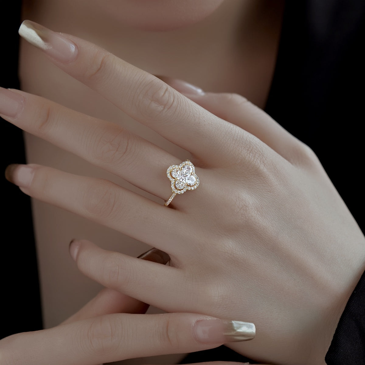 Angela Jewelry]Luxuriöser Bankettring in Blumenform