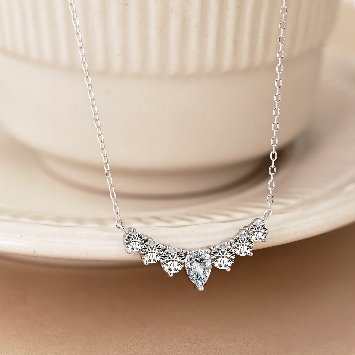 Angela Jewelry]Zierliche bunte Herzkette