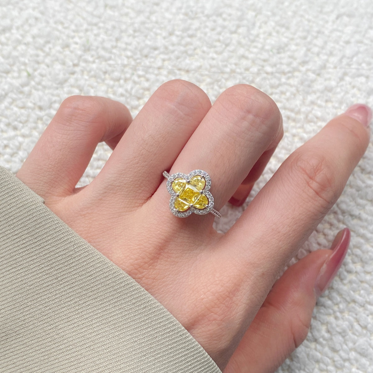 Angela Jewelry]Luxuriöser Bankettring in Blumenform