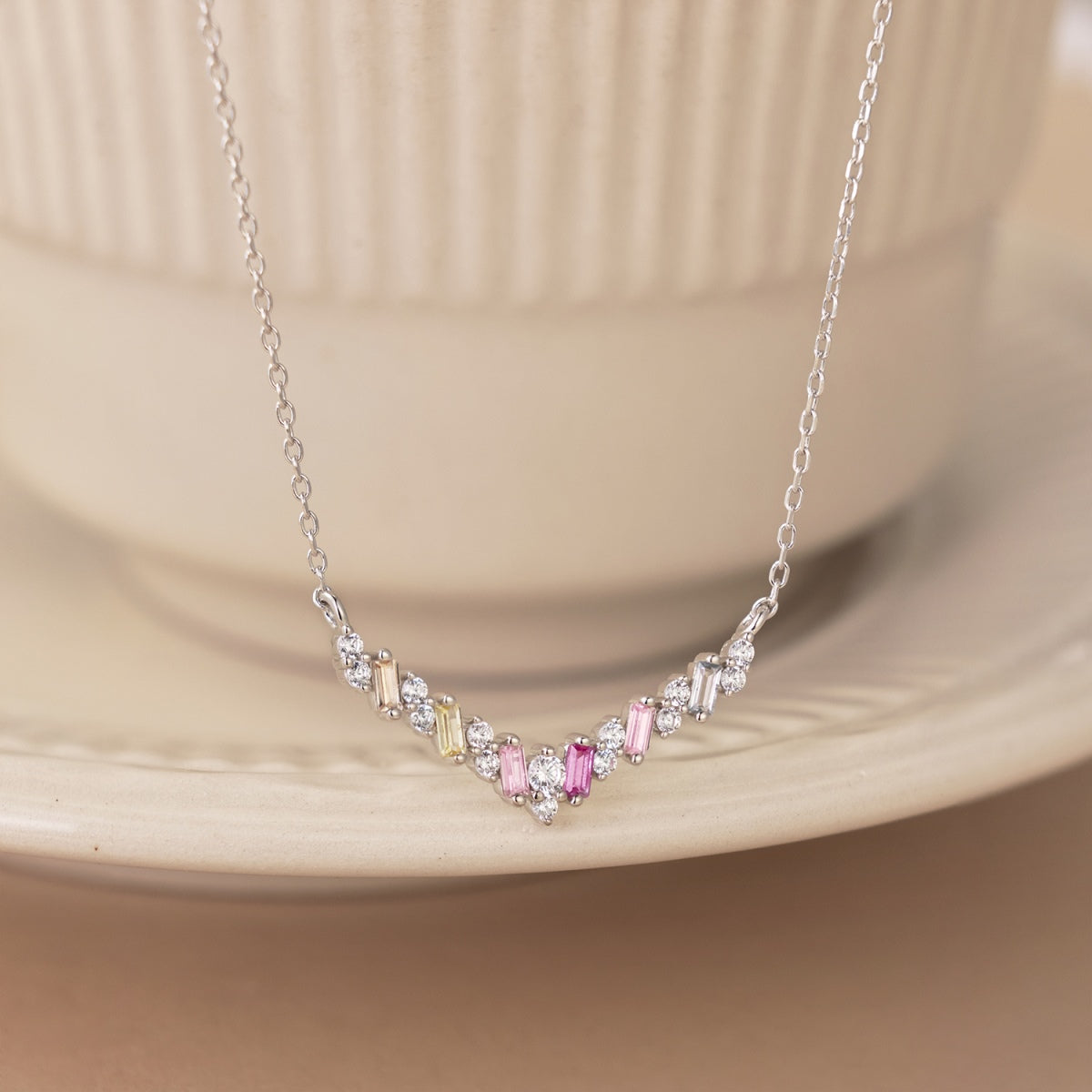 Angela Jewelry]Schillernde Regenbogen-Halskette