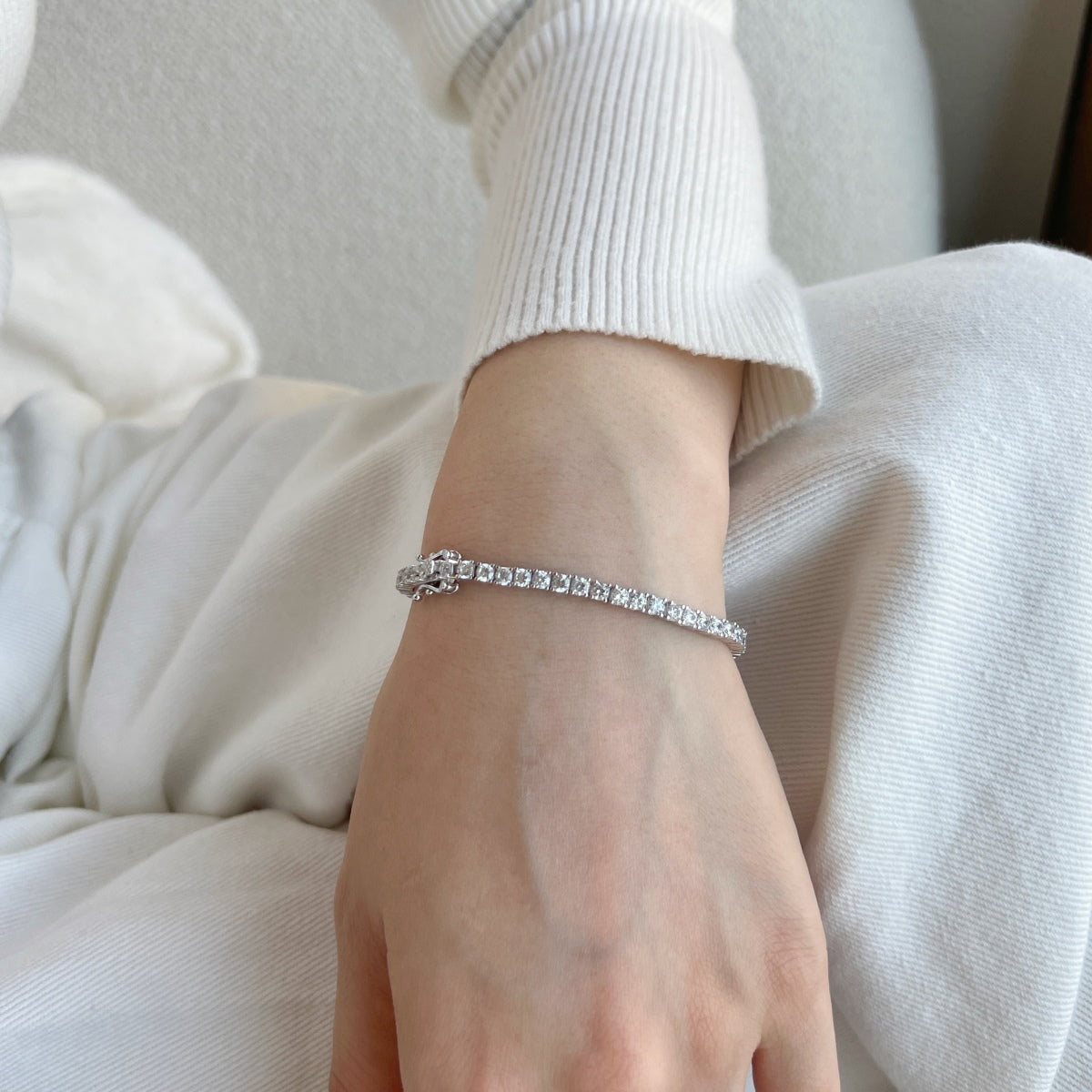 アンジェラジュエリー]上品でチャーミングなラウンドカットのテニスブレスレット