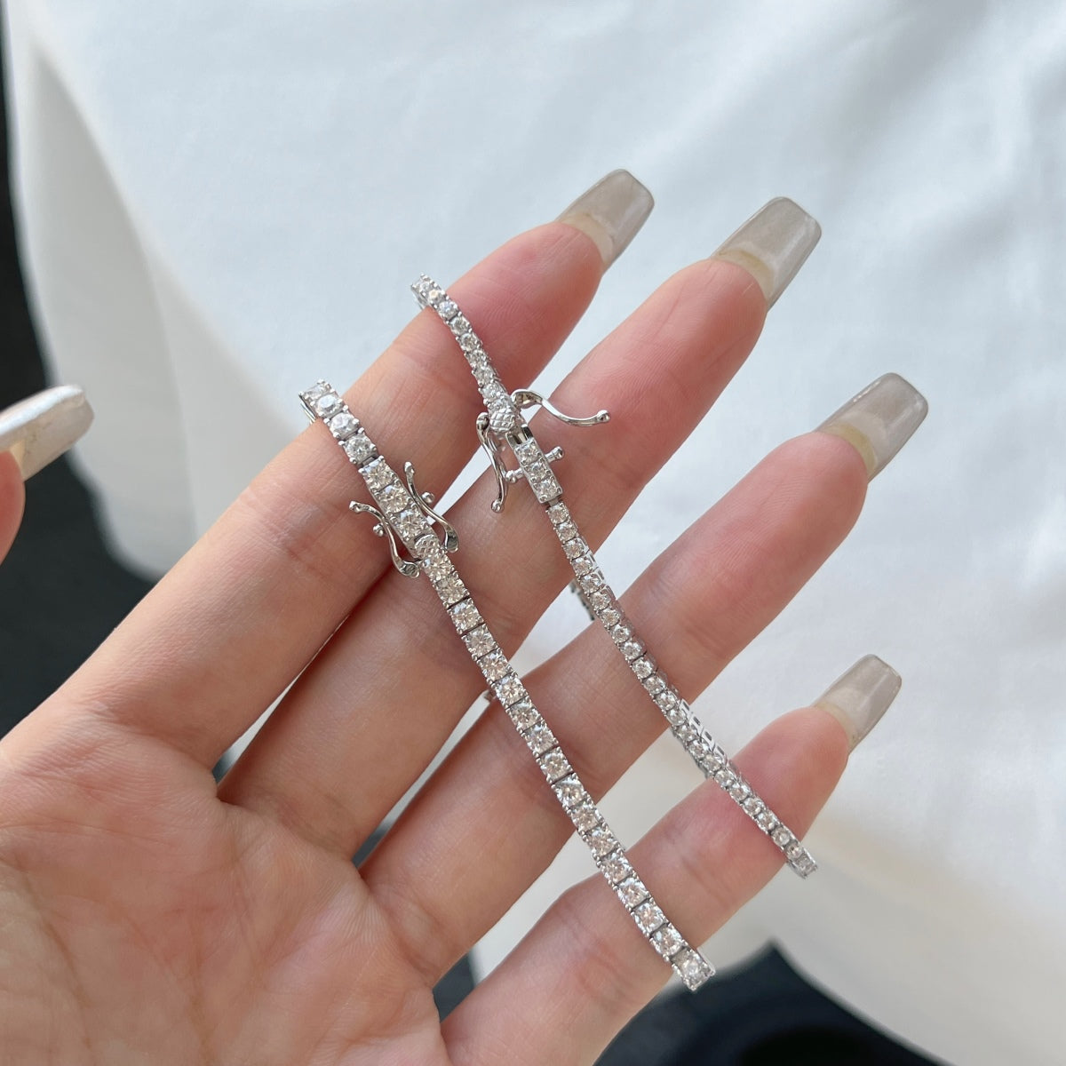アンジェラジュエリー] まばゆいばかりの美しいラウンドカットのデイリーブレスレット