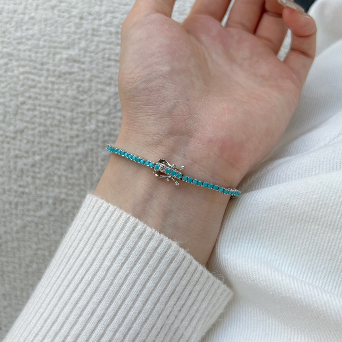 アンジェラジュエリー] まばゆいばかりの美しいラウンドカットのデイリーブレスレット