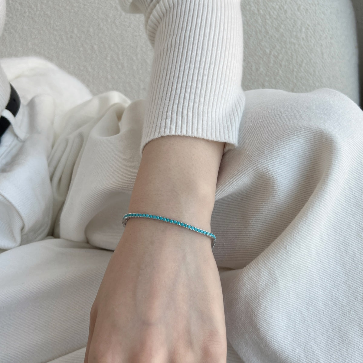 アンジェラジュエリー] まばゆいばかりの美しいラウンドカットのデイリーブレスレット