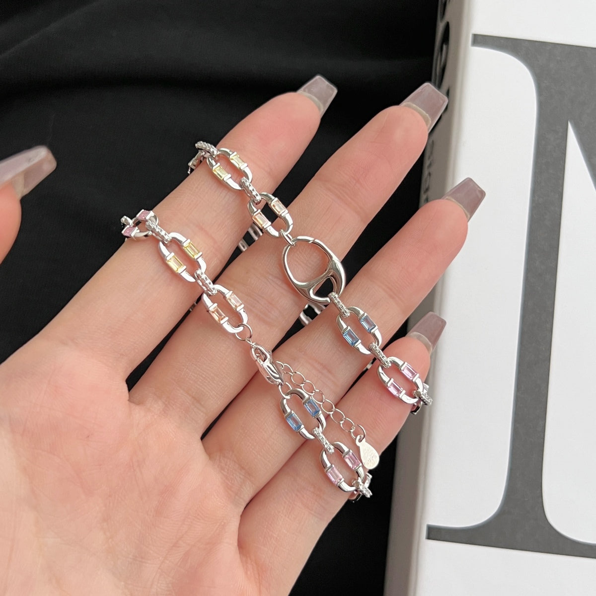 アンジェラジュエリー]まばゆいばかりのカラフルなデイリーブレスレット