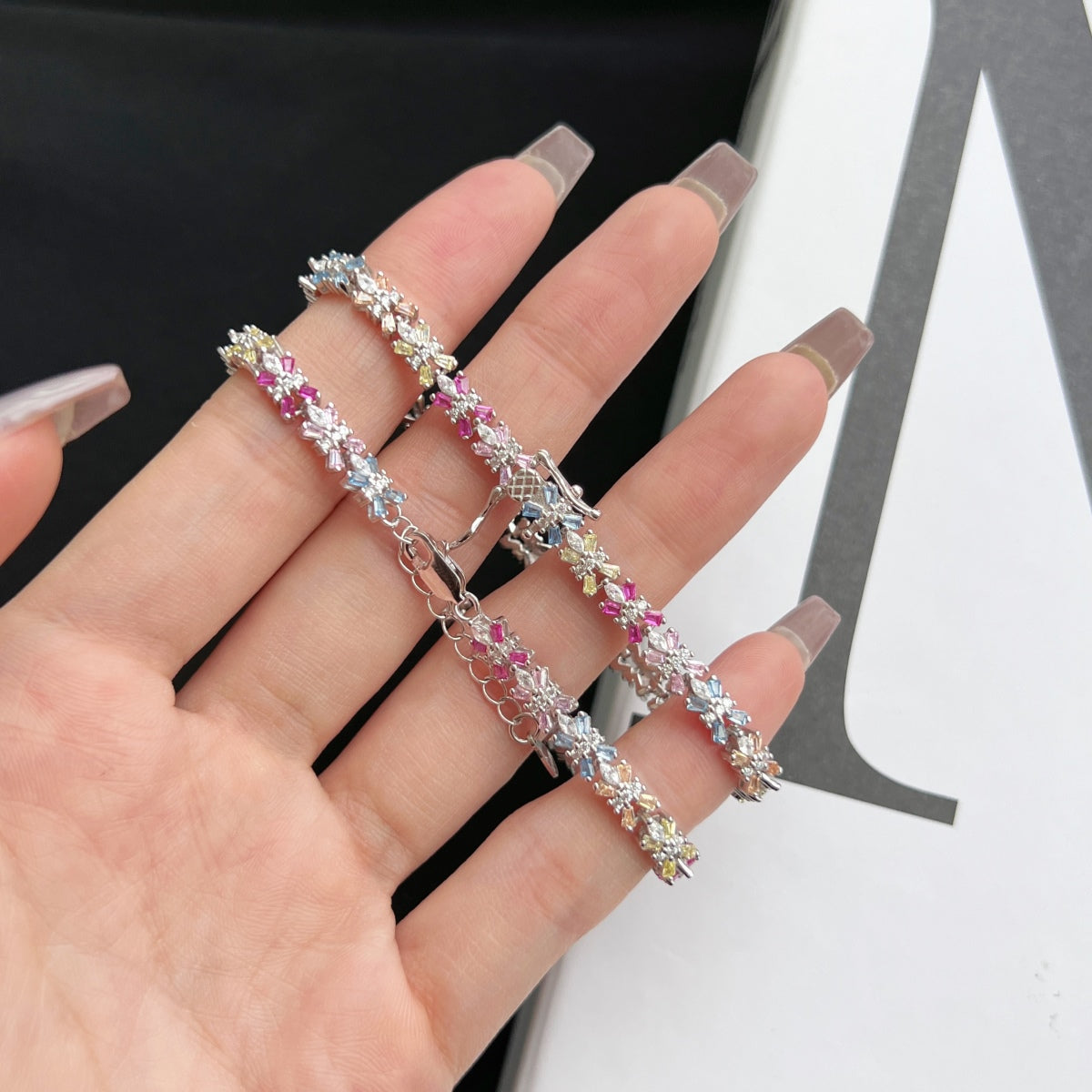 アンジェラジュエリー]輝くカラフルなエメラルドカットのパーティーブレスレット