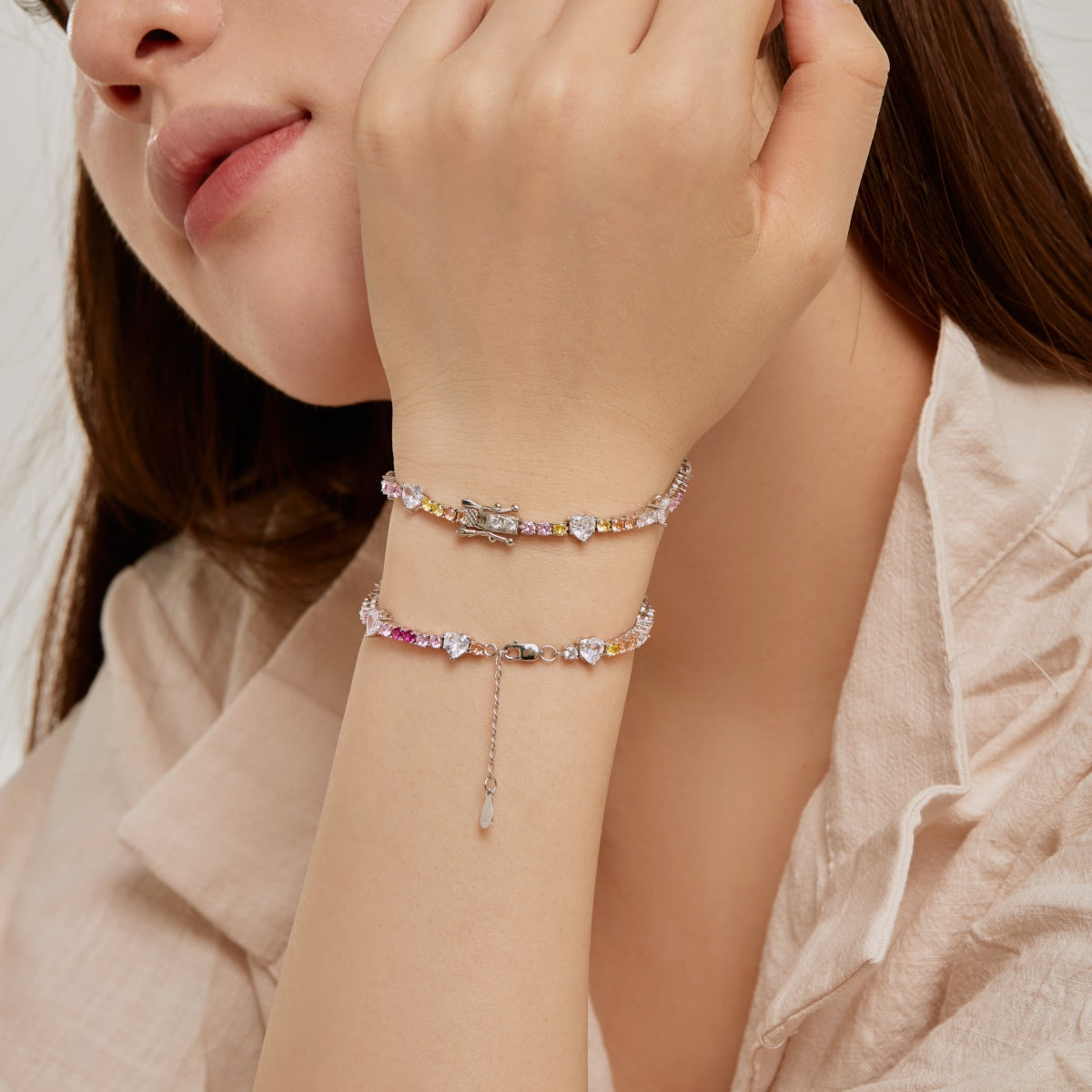 Angela Jewelry] Romantisches Armband in Herzform mit rundem Schliff