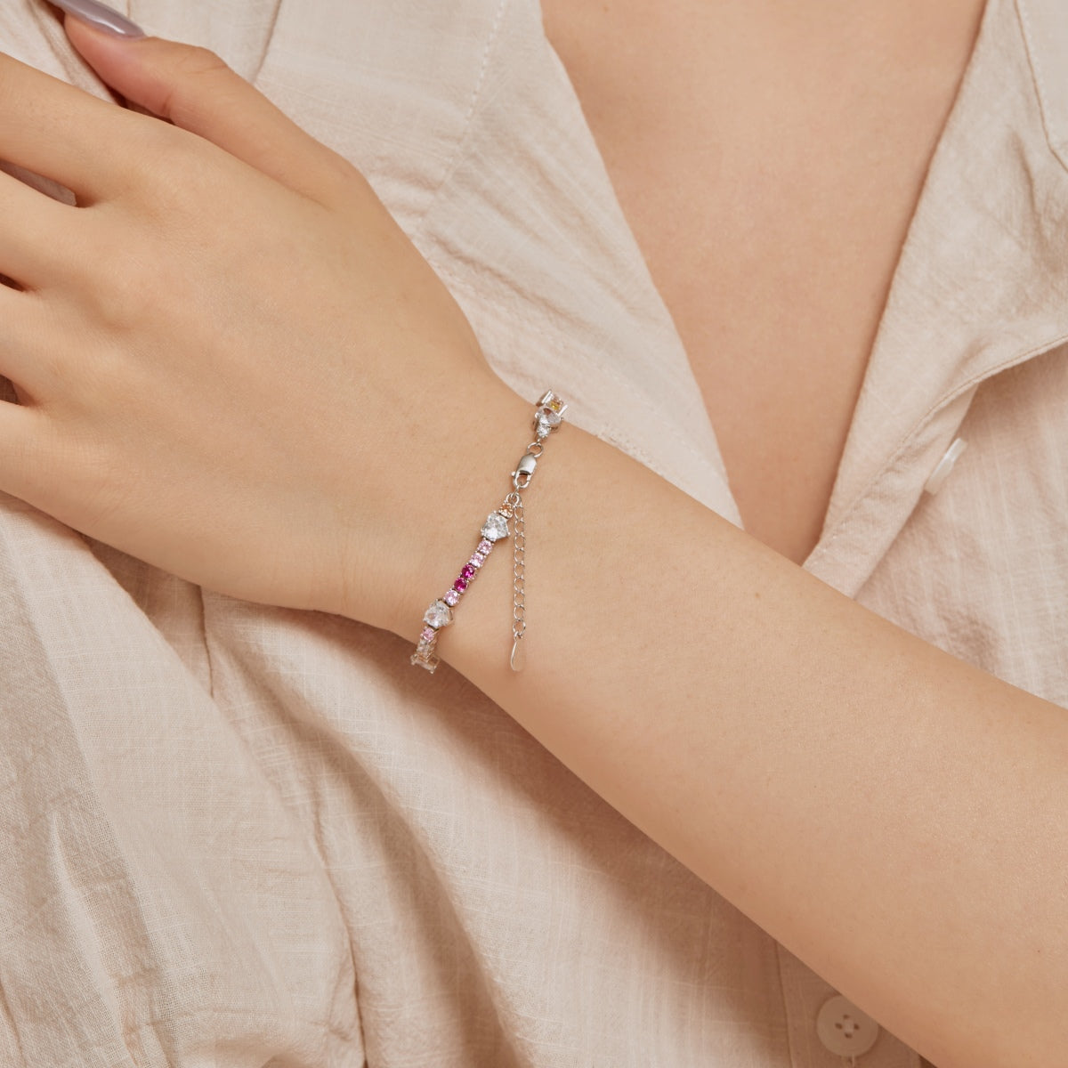 Angela Jewelry] Romantisches Armband in Herzform mit rundem Schliff