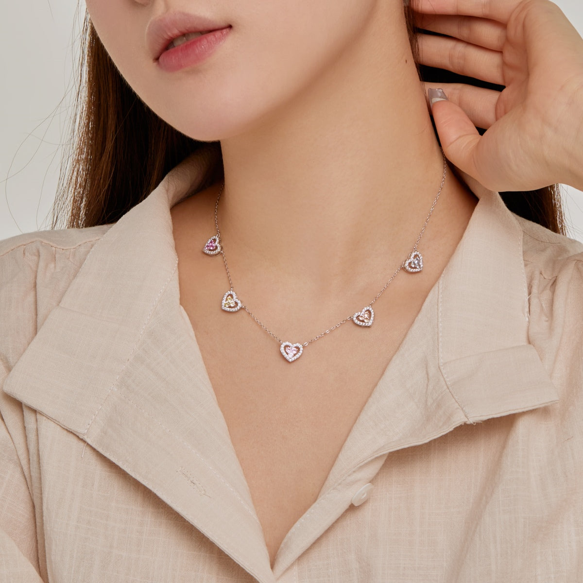 Angela Jewelry]Funkelnde Halskette mit fünf Herzen