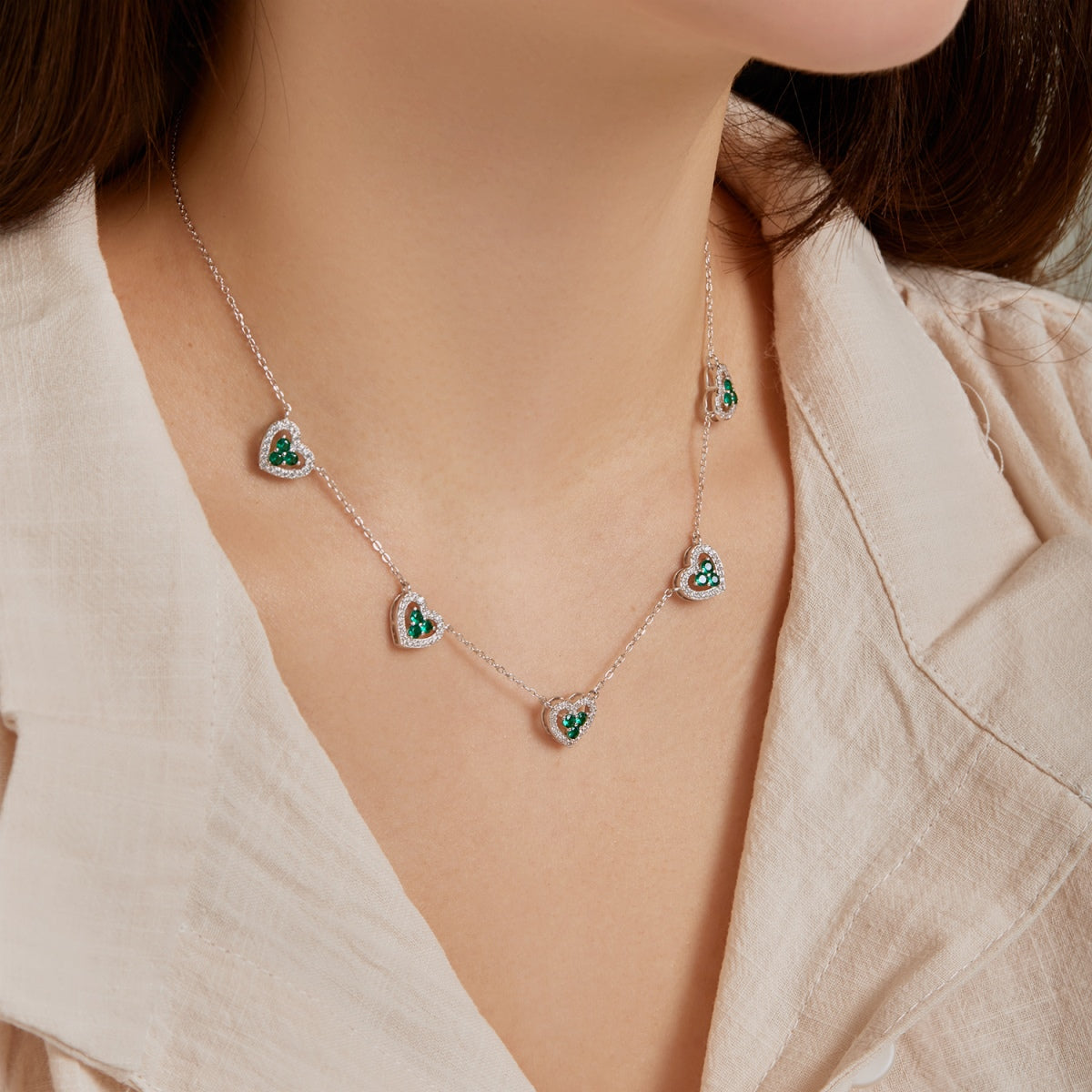 Angela Jewelry]Funkelnde Halskette mit fünf Herzen