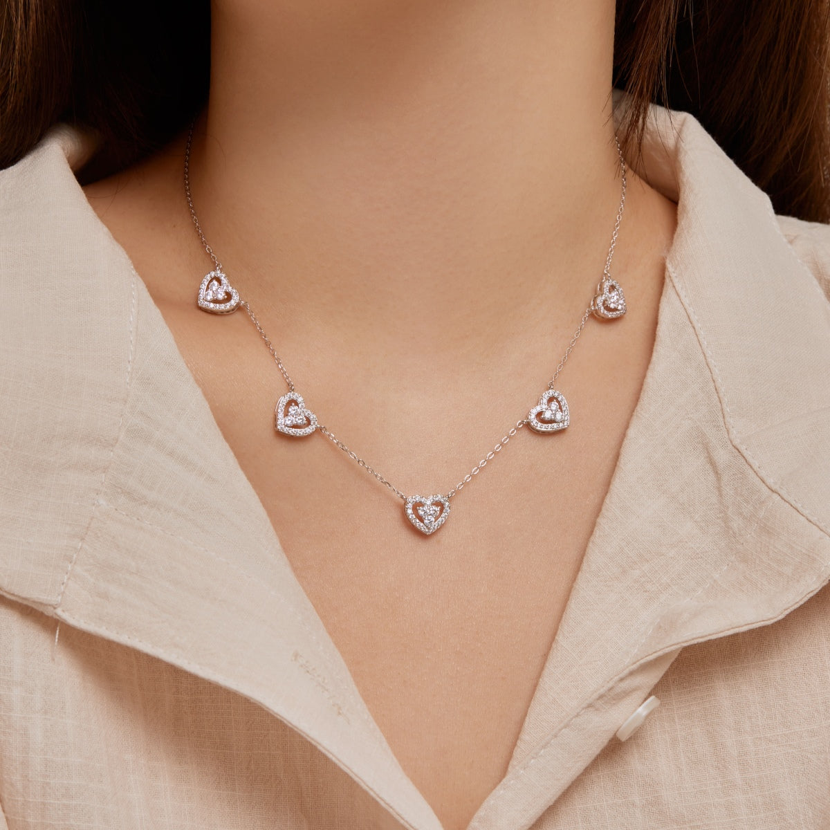 Angela Jewelry]Funkelnde Halskette mit fünf Herzen