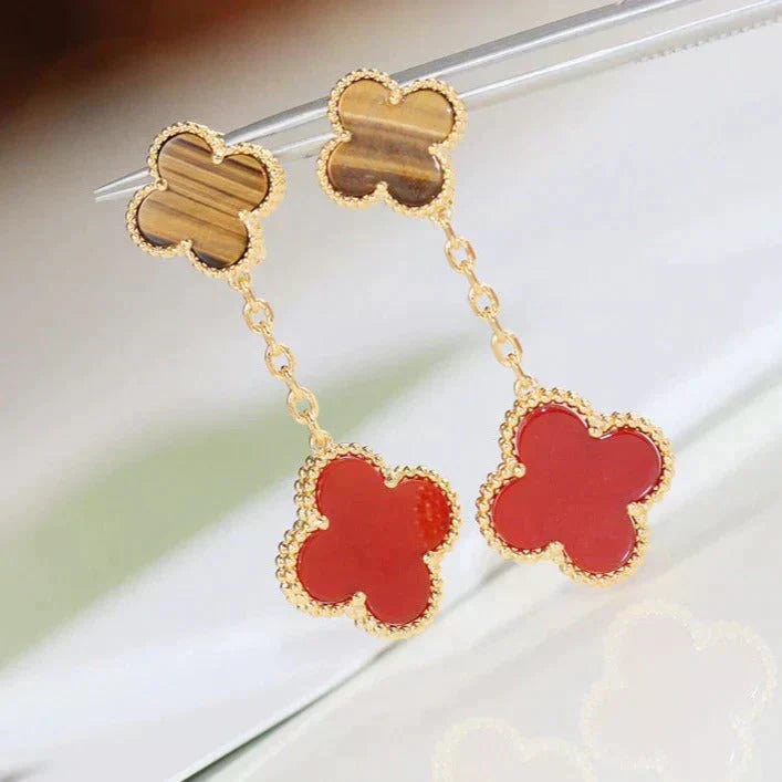 [Angela Schmuck]Ohrringe mit Kleeblatt-Motiv und Tigerauge und Karneol