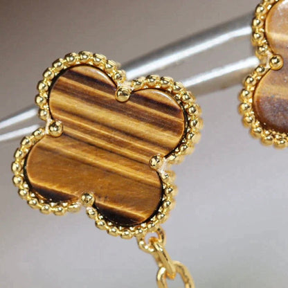 [Angela Schmuck]Ohrringe mit Kleeblatt-Motiv und Tigerauge und Karneol