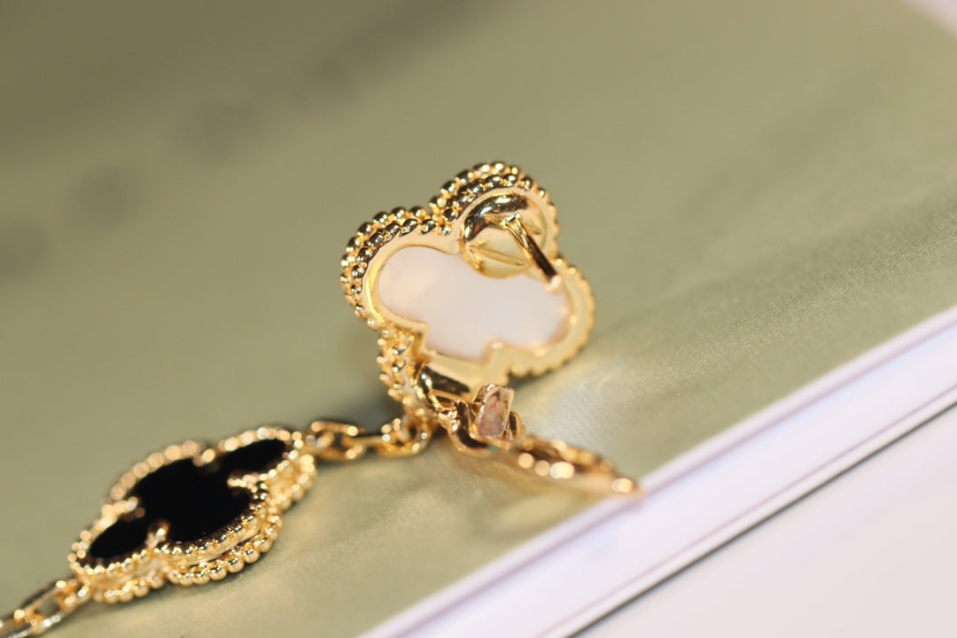 [Angela Schmuck] KLEEBLATT OHRRINGE GOLD ONYX MOP 3 MOTIV 