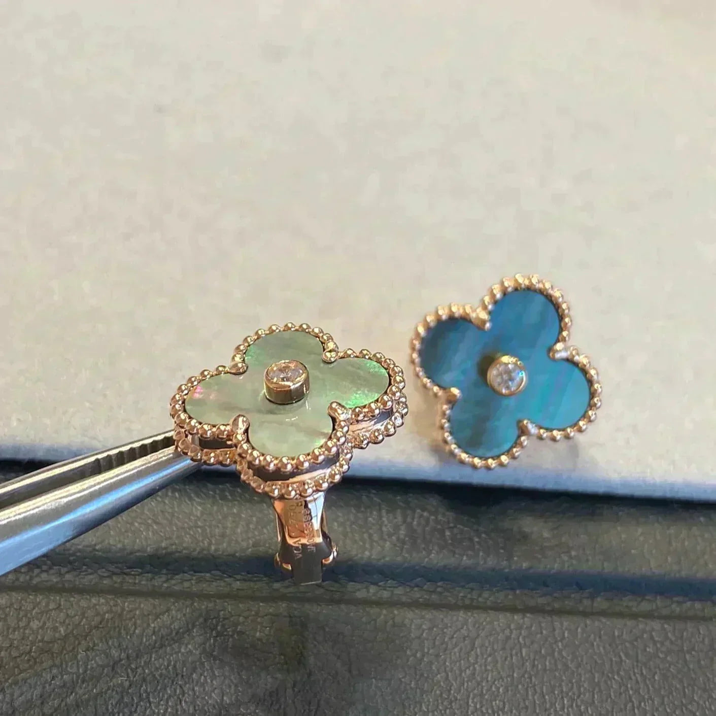 [Angela Schmuck]CLOVER MEDIUM 1 MOTIFS GRAU MOP DIAMANT OHRRINGE