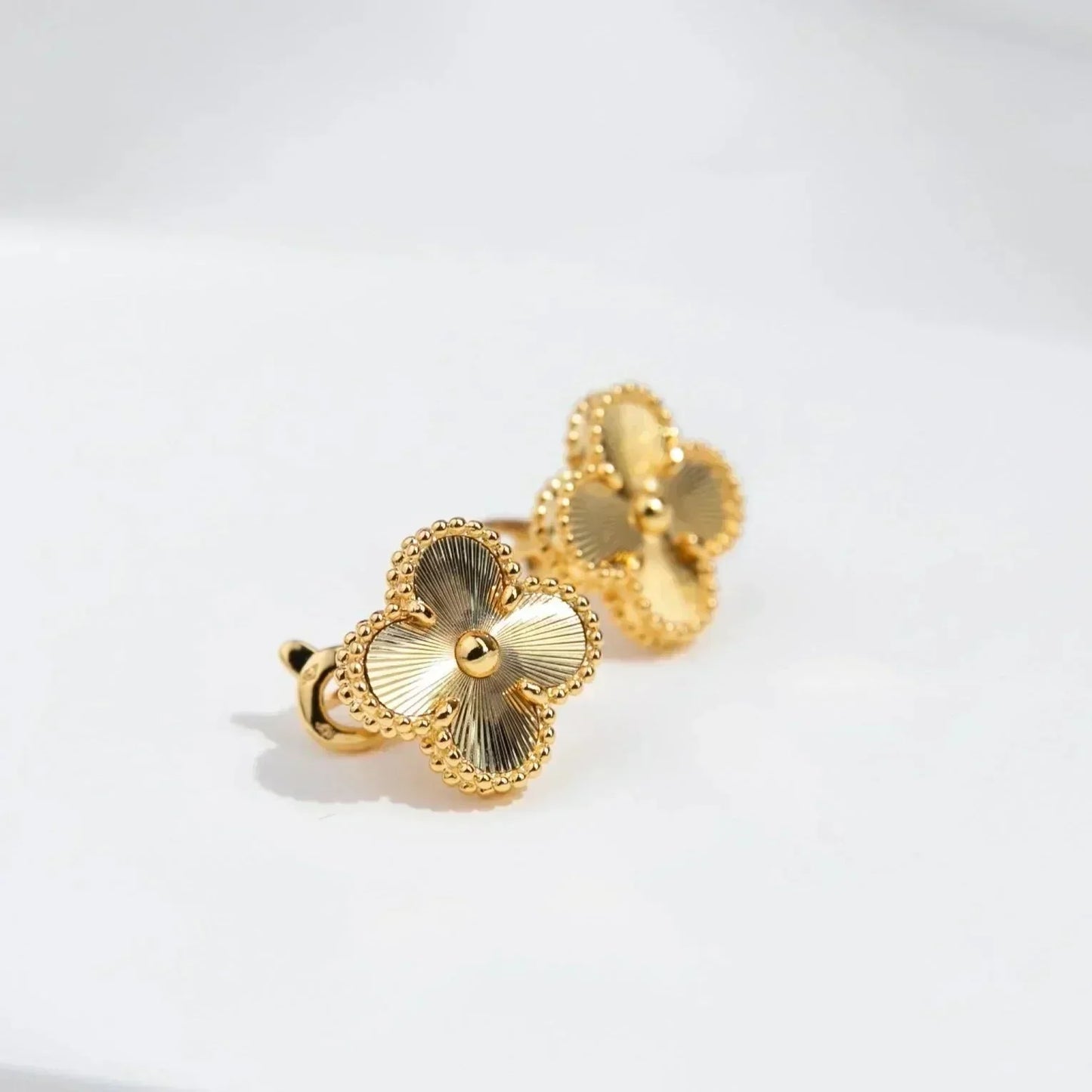 [Angela Jewellery]CLOVER MEDIUM 1 MOTIFS LASER OHRRINGE