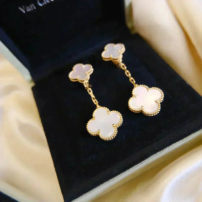 [Angela Schmuck]Ohrringe mit Kleeblatt-Motiv, 2 Stück, Weiß