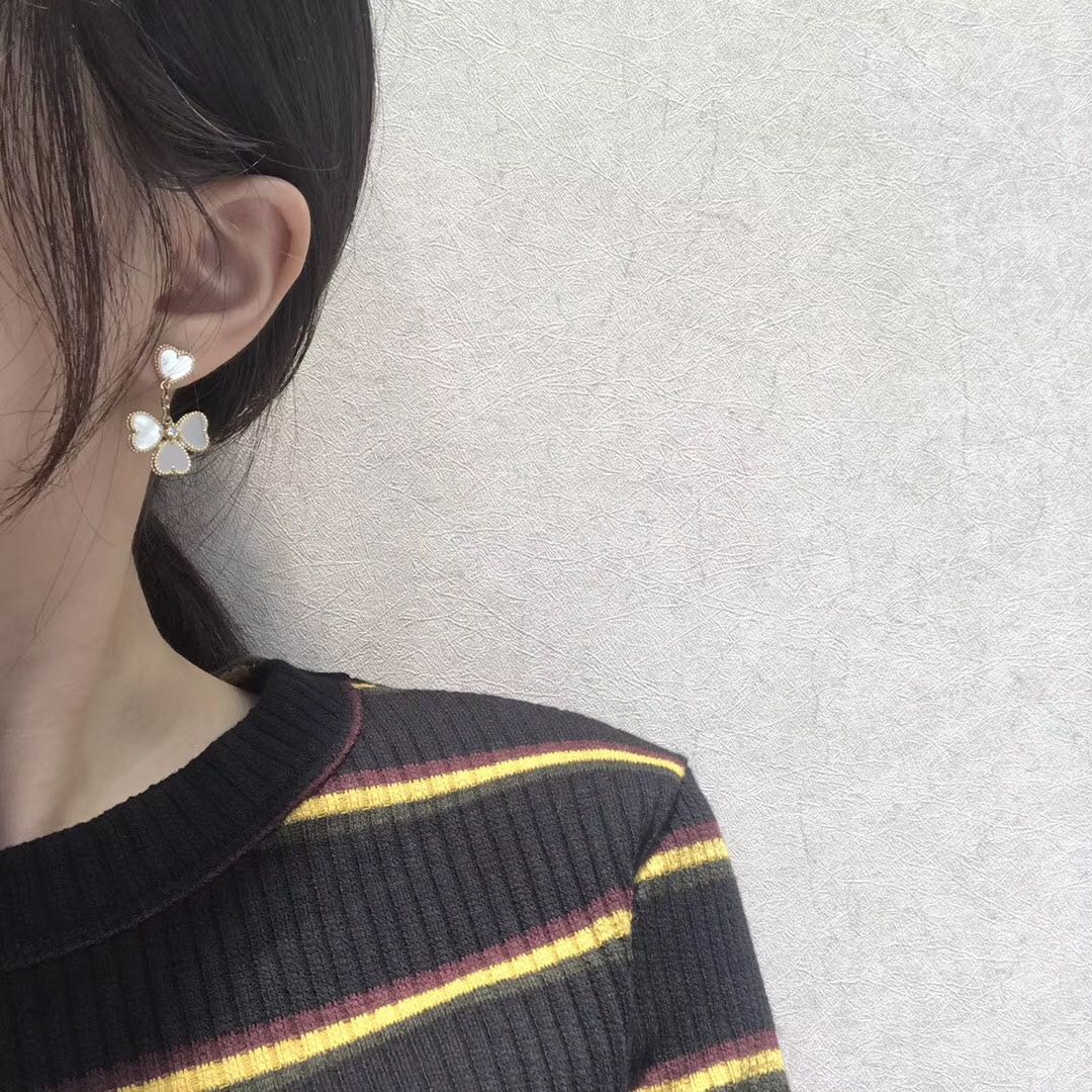 [Angela Jewellery]CLOVER SWEET WHITE MOP EARRINGS